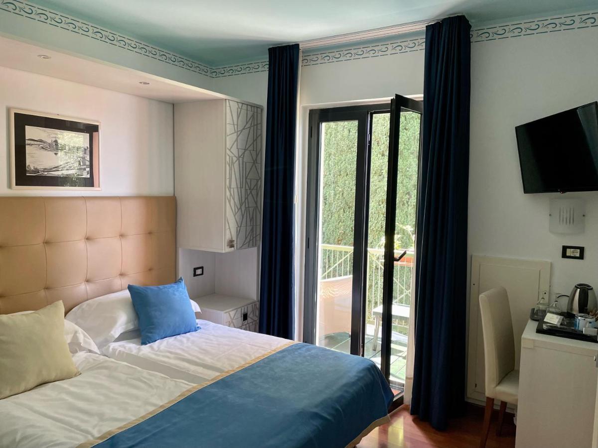 Carlotta Hotel Torri Del Benaco